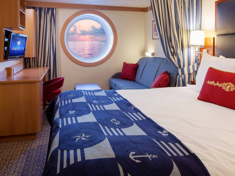 8A - 2-Bed Deluxe Family Oceanview stateroom