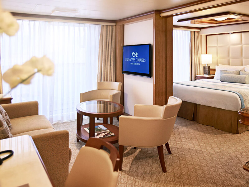 S8 Family suite with connecting door and balcony