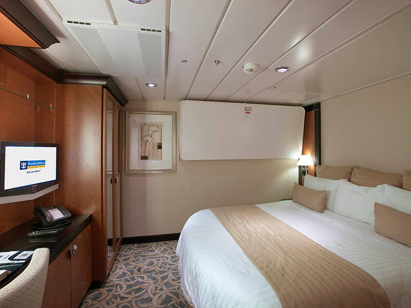 CP Interior stateroom Promenade with connecting door