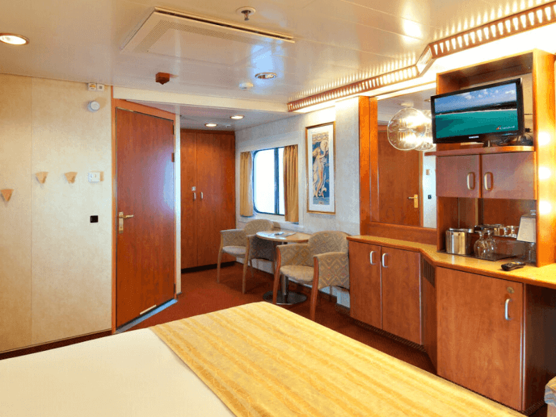 6A 2 Bed Oceanview Stateroom