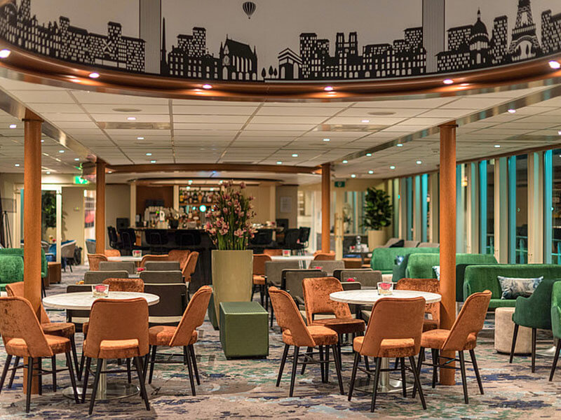 Panorama_Salon_mit_Bar