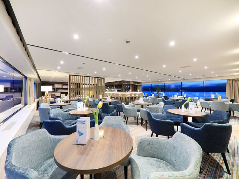 Lounge_and_Bar