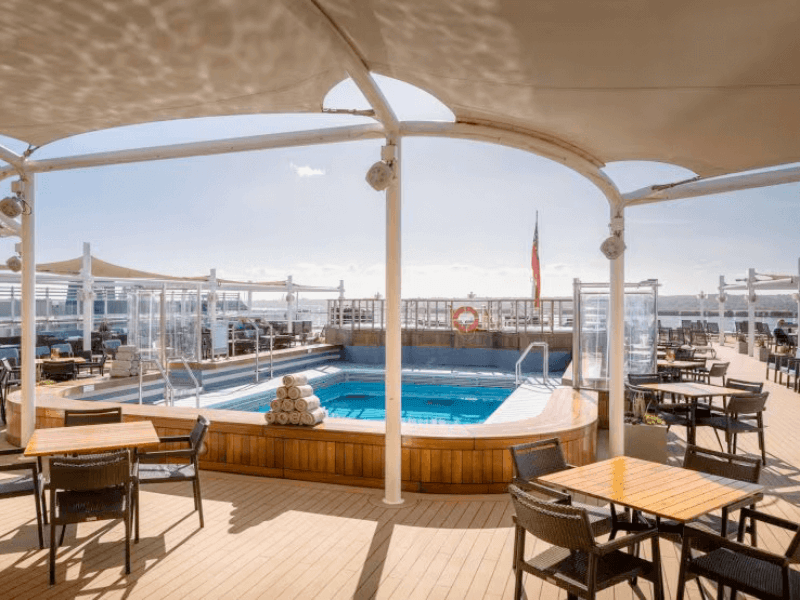 CUN_Victoria_Pooldeck