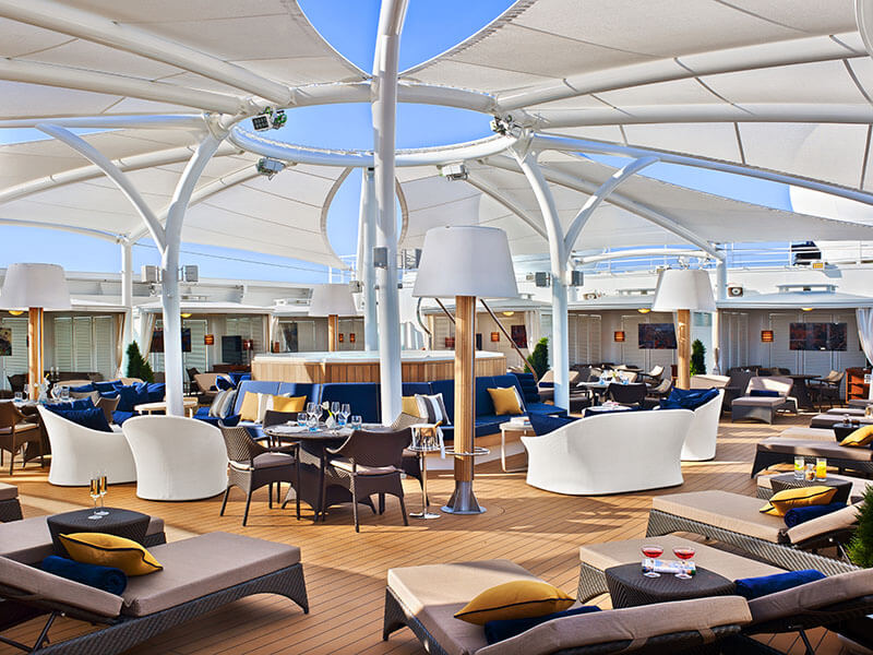 Sonnendeck mit Lounge