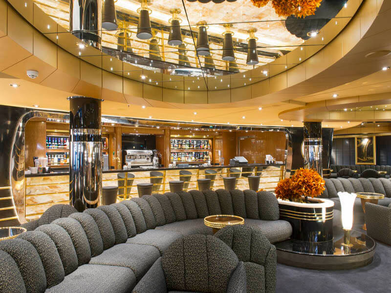Piano bar