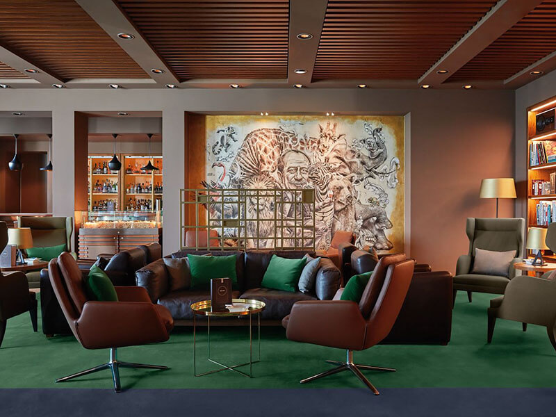 Collins Lounge